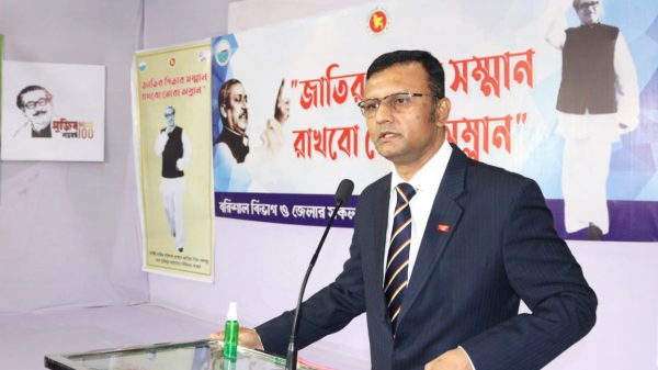 'বঙ্গবন্ধুর এক তর্জনীর ইশারায় লাখো শহীদের রক্ত ও মা বোনদের সম্ভ্রমের বিনিময়ে আমরা স্বাধীনতা পেয়েছি:পুলিশ কমিশনার বিএমপি