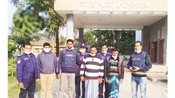 অভিনব কায়দায় টাকা ছিনতাইয়ের ঘটনায় গ্রেফতার ২