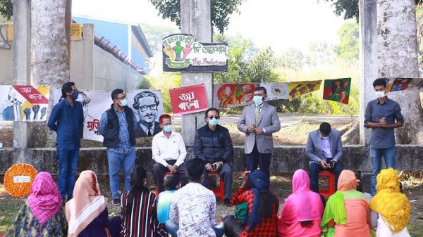 বরিশাল নগরীতে বিজয়ের মাসের প্রথম দিনে মুক্তিযুদ্ধের গল্প বলা অনুষ্ঠান