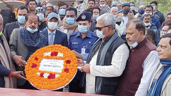 বানারীপাড়ায় শহীদ বুদ্ধিজীবী দিবসে বধ্যভূমিতে এমপি শাহে আলমের ফুলেল শ্রদ্ধা