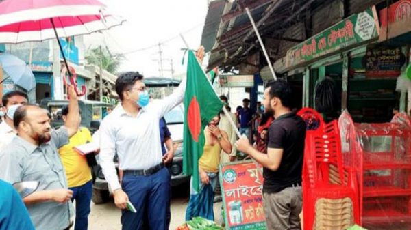 মঠবাড়িয়ায় জাতীয় পতাকা যথাযোগ্য ব্যবহার না করায় ৯ প্রতিষ্ঠানকে জরিমানা