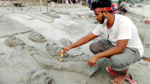 মুজিবশতবর্ষ উপলক্ষে প্রথমবারের মতো কুয়াকাটায় নির্মাণ হচ্ছে বালু ভাস্কর্য