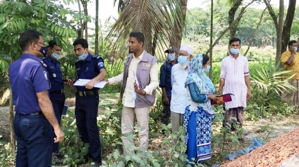 মঠবাড়িয়ায় বালুর স্তূপের ভেতর লুকিয়ে রাখা লাশ উদ্ধার