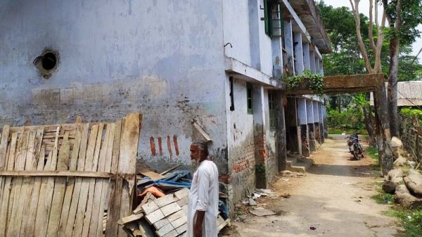 ঝালকাঠিতে পরিত্যক্ত সরকারি ভবনের কলাপসিবল গেট চুরি করে ভাঙারির দোকানে বিক্রি!