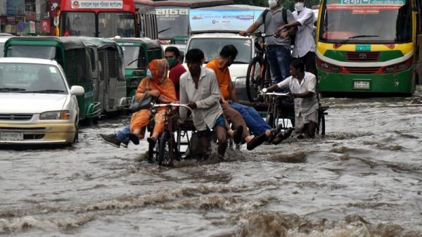 টানা বৃষ্টিতে তলিয়ে গেছে অনেক সড়ক