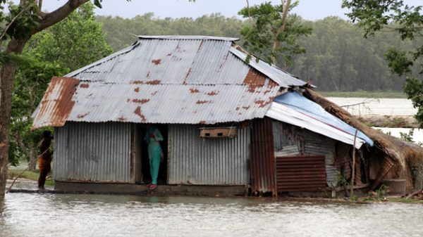 রাঙ্গাবালীতে পানিবন্দী হাজারো মানুষ