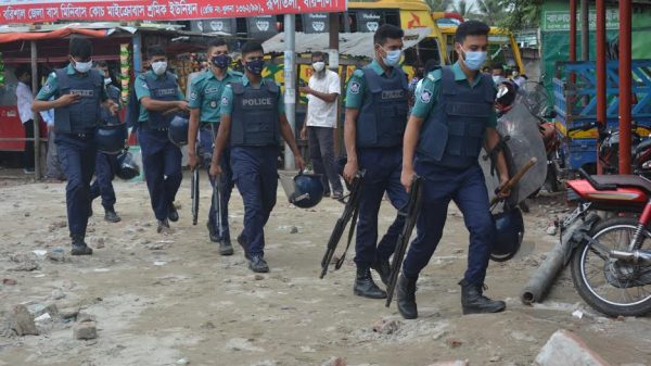 বাসস্ট্যান্ডের নিয়ন্ত্রণ নিয়ে দু’গ্রুপের মধ্যে সংঘর্ষ, অতিরিক্ত পুলিশ মোতায়েন