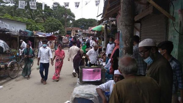 বামনায় ইউএনও’র গাড়ির শব্দ শুনলেই দোকানের শাটার বন্ধ!