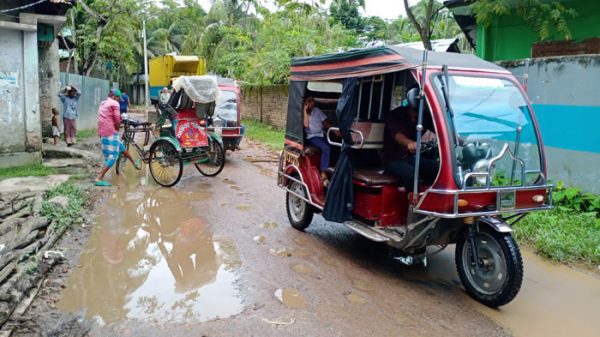 কাউখালী বাসষ্ট্যান্ড সড়কের বেহাল দশা