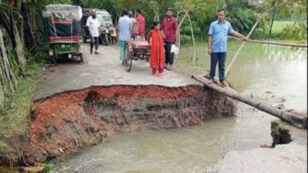 পিরোজপুরে দ্বীখন্ডিত সড়ক মেরামত না হওয়ায় জনদূর্ভোগ চরমে