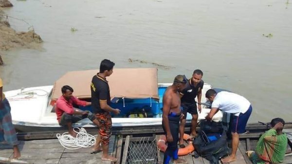 বরিশালে জেলেদের হামলার শিকার ইউএনও,নদীতে পড়ে গেলেন দুই আনসার সদস্য